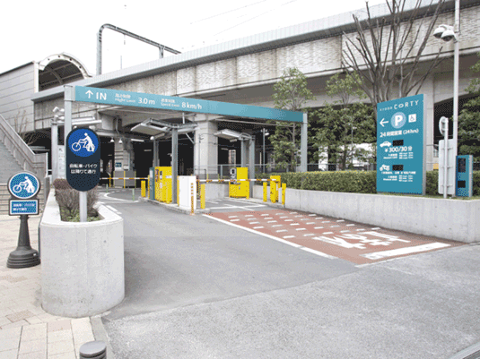 経堂コルティ駐車場入り口