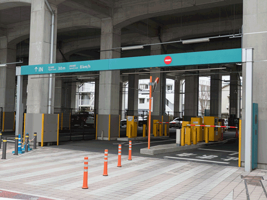 経堂テラスガーデン駐車場入り口